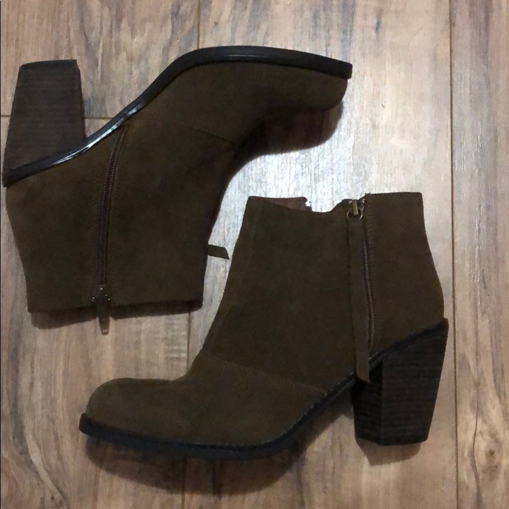 Crown vintage size 8 booties